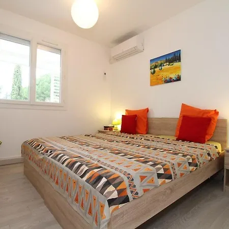 T2 Moderne A Avec Clim, Parking Et Wifi - Fr-1-553-271 Apartment *