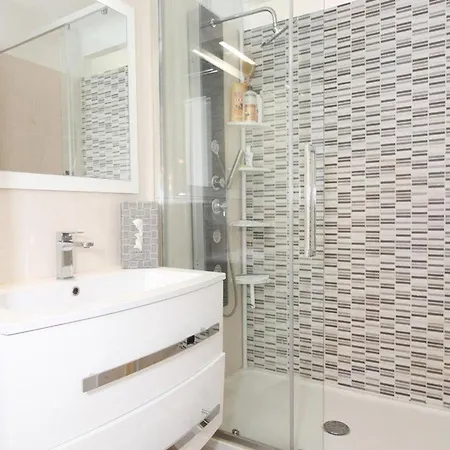 T2 Moderne A Avec Clim, Parking Et Wifi - Fr-1-553-271 *