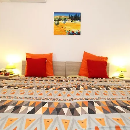 T2 Moderne A Avec Clim, Parking Et Wifi - Fr-1-553-271 Apartment